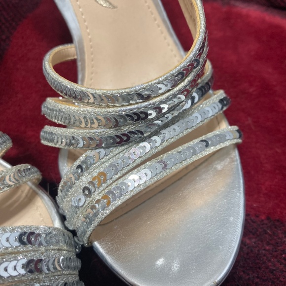 Silver heels - Picture 3 of 3